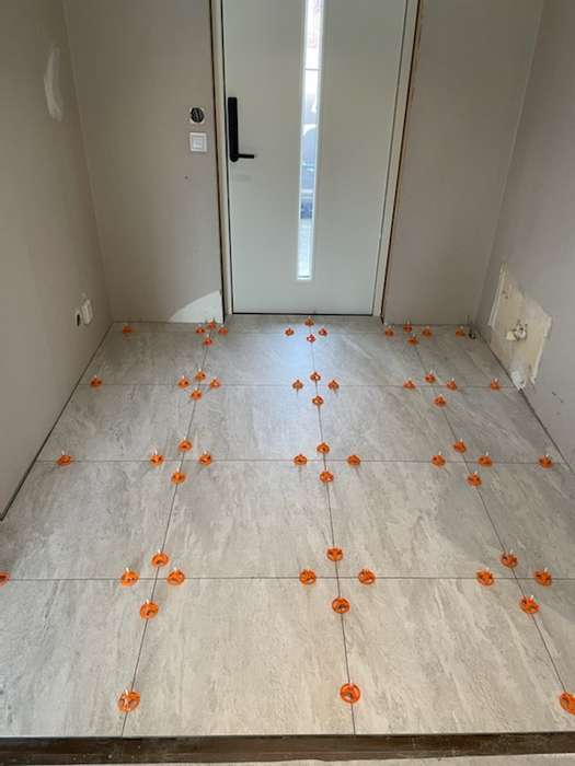 Golvläggning pågår